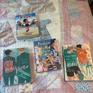 Heartstopper Graphic Novel Set by - Multicolor